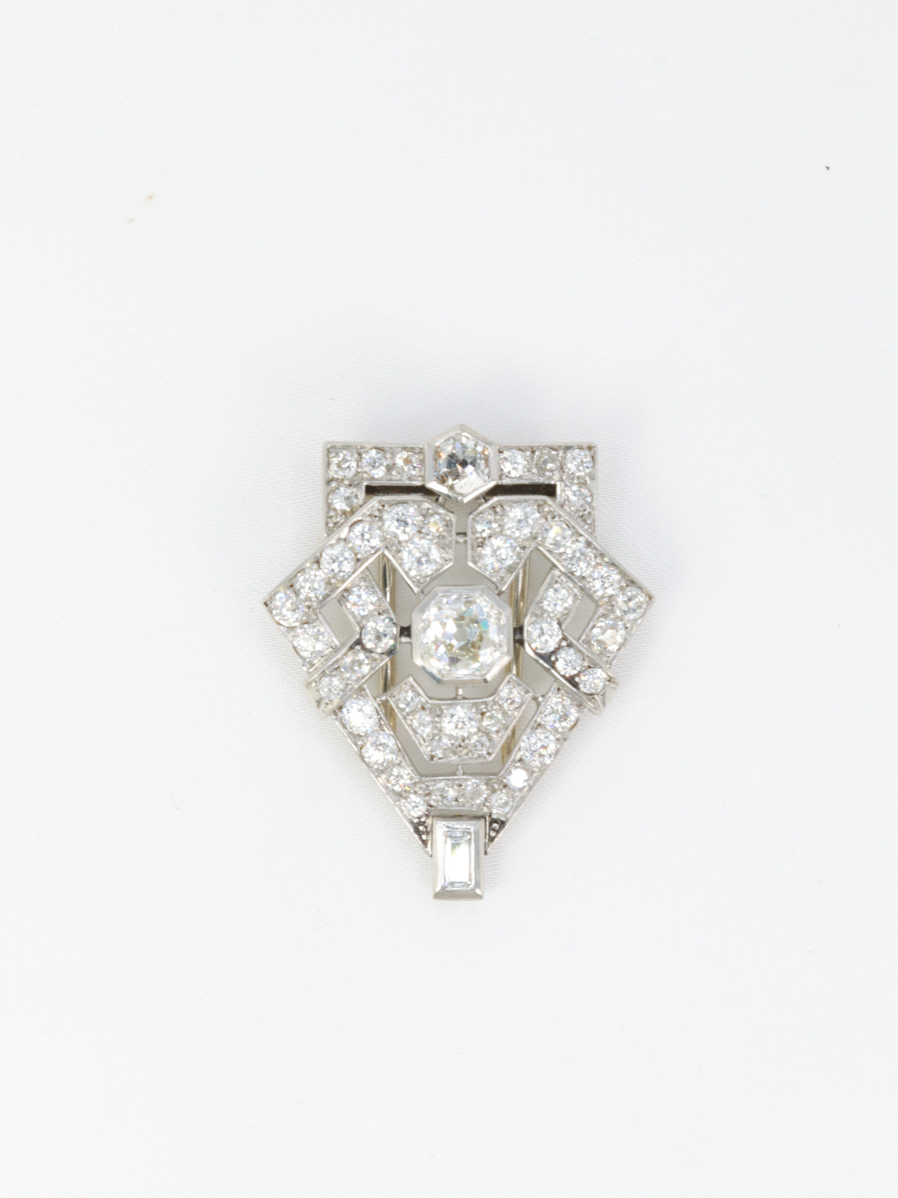 Art-Deco lapel clip in gold, silver, platinum and old-cut diamonds