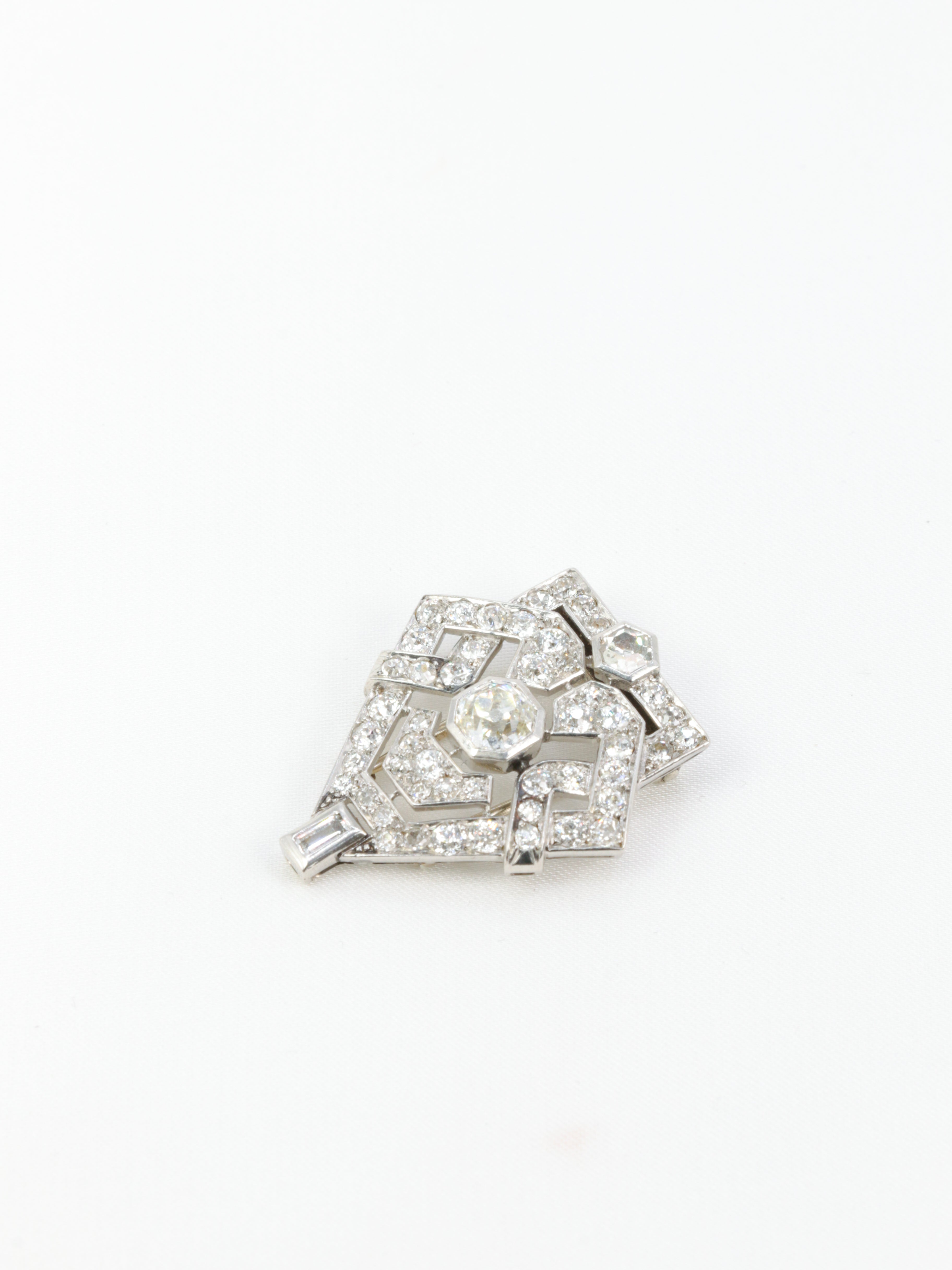 Art-Deco lapel clip in gold, silver, platinum and old-cut diamonds