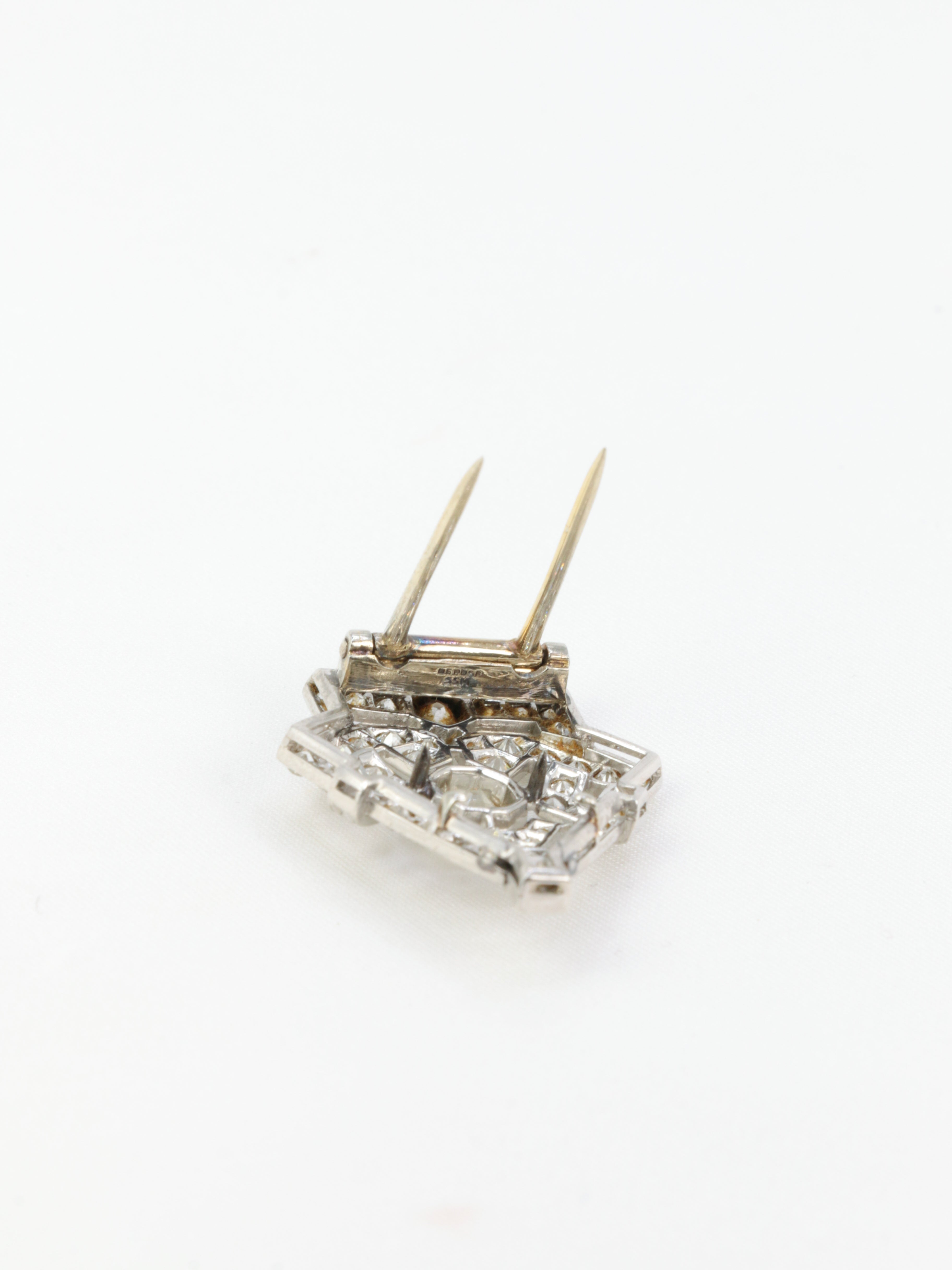 Art-Deco lapel clip in gold, silver, platinum and old-cut diamonds