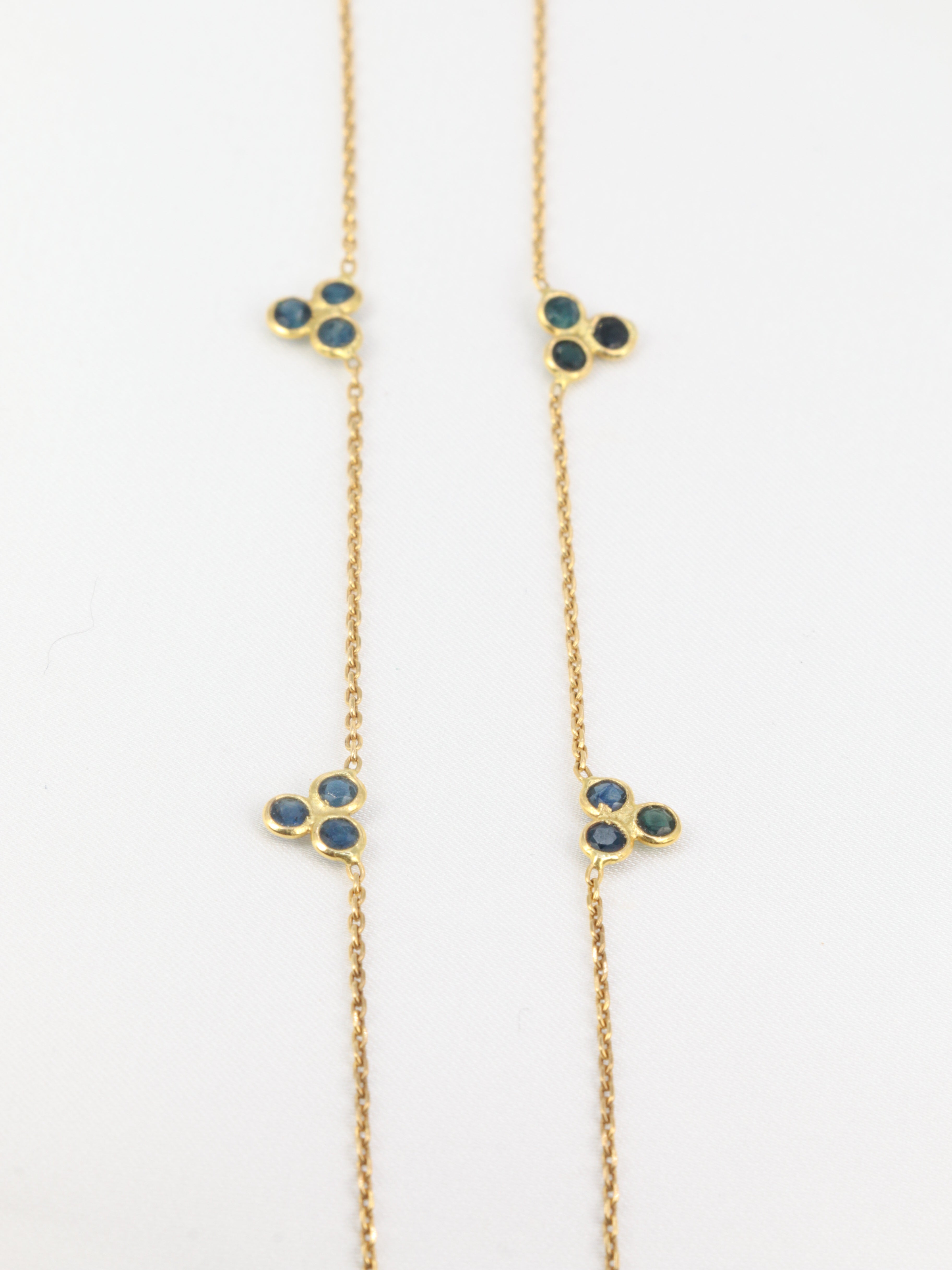 Vintage chain necklace in yellow gold and blue sapphire motifs 