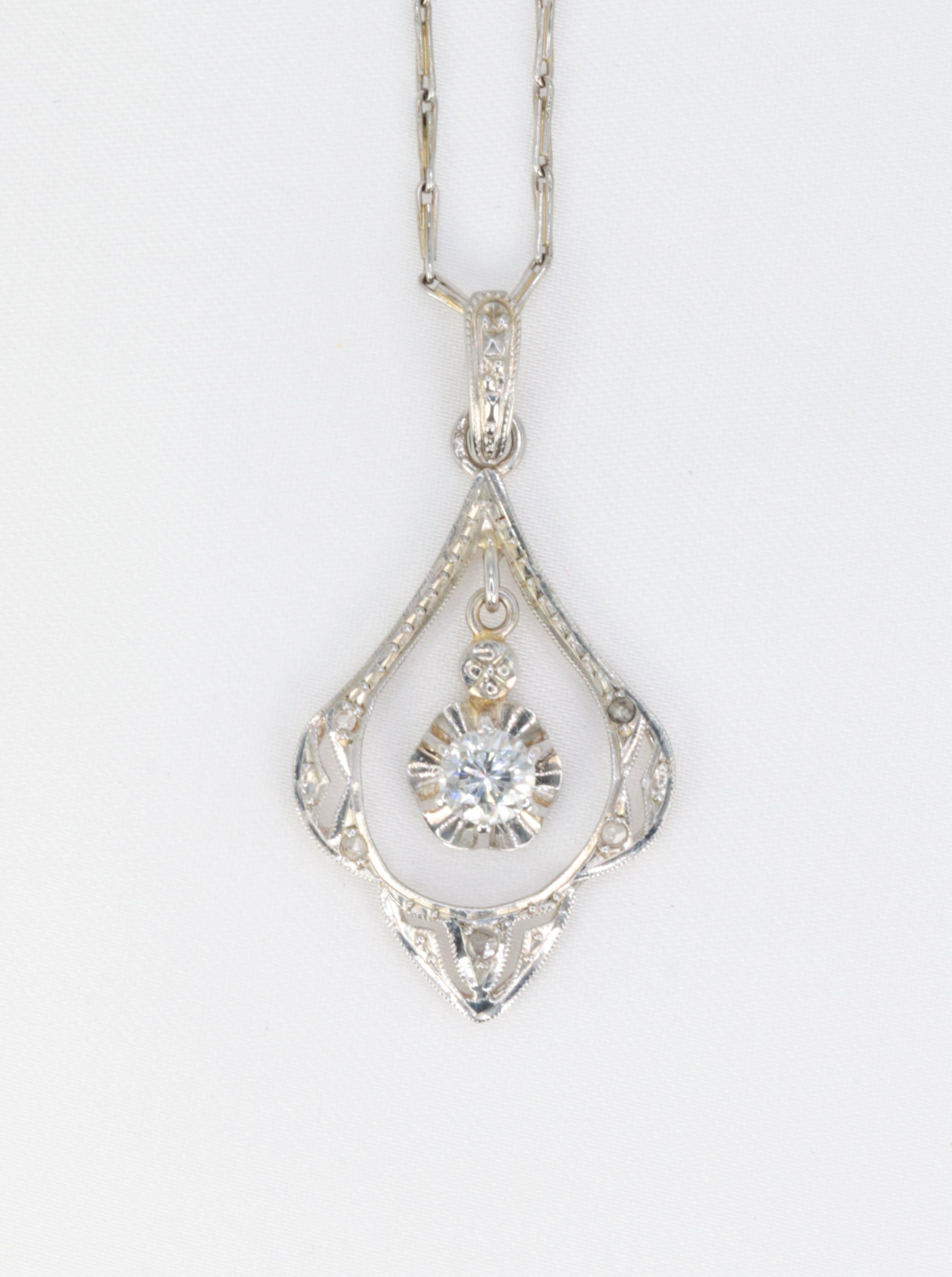 Art-Deco necklace in gold and diamonds