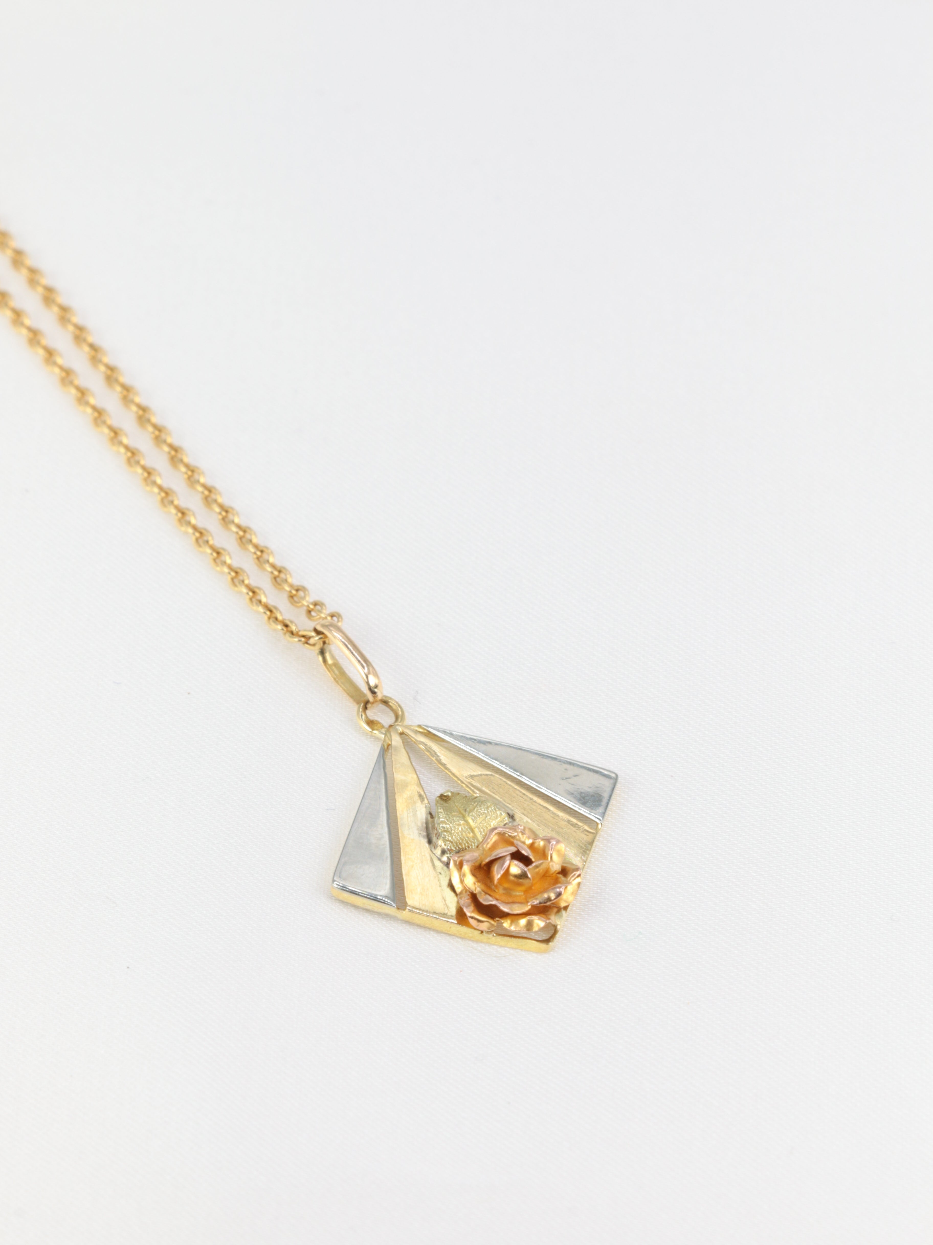 Art-Deco Gold Pendant Figuring a Rose