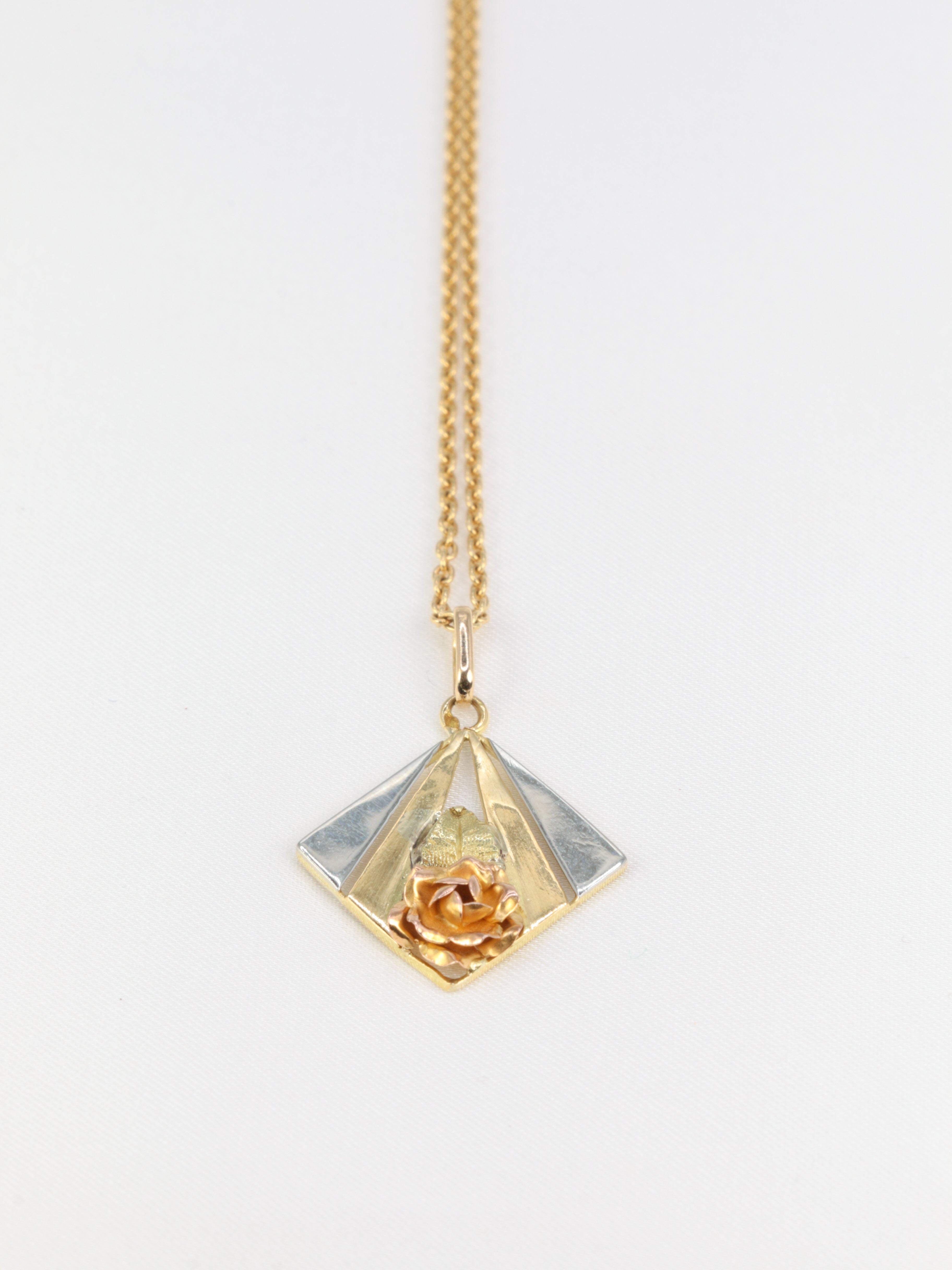 Art-Deco Gold Pendant Figuring a Rose