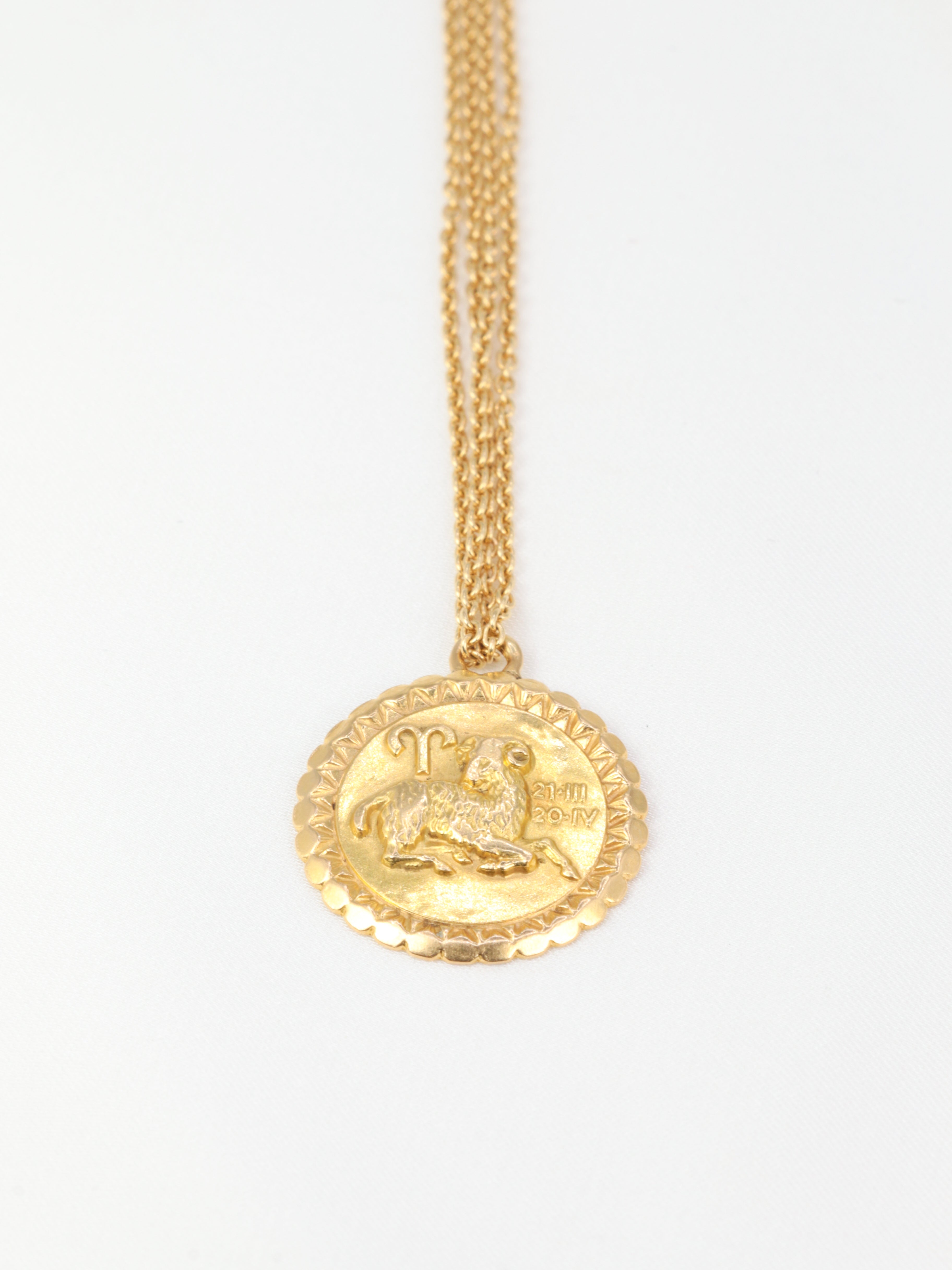 Vintage ram medal pendant in yellow gold