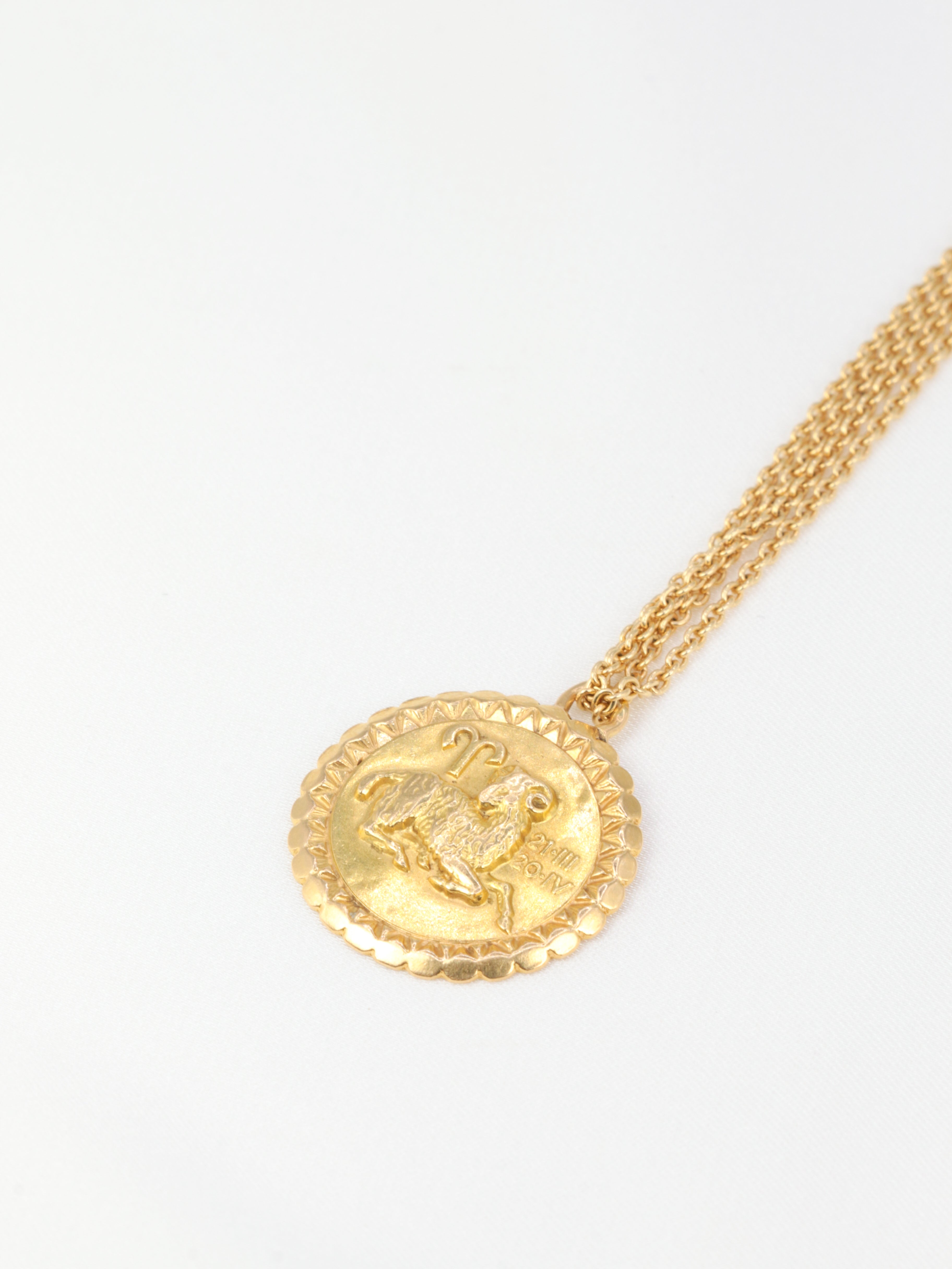 Vintage ram medal pendant in yellow gold