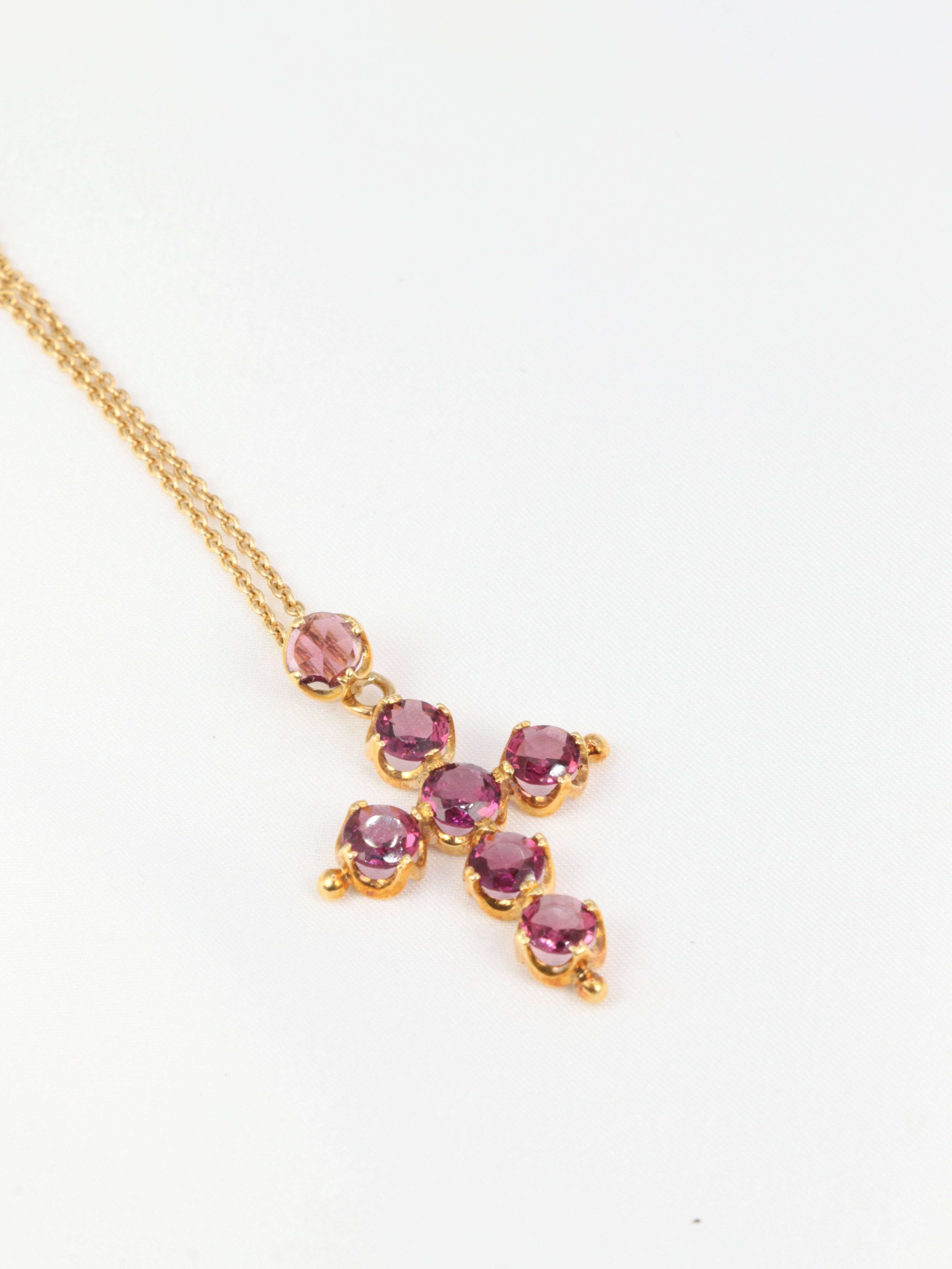 Antique cross pendant in gold and pink garnets, late 19th century