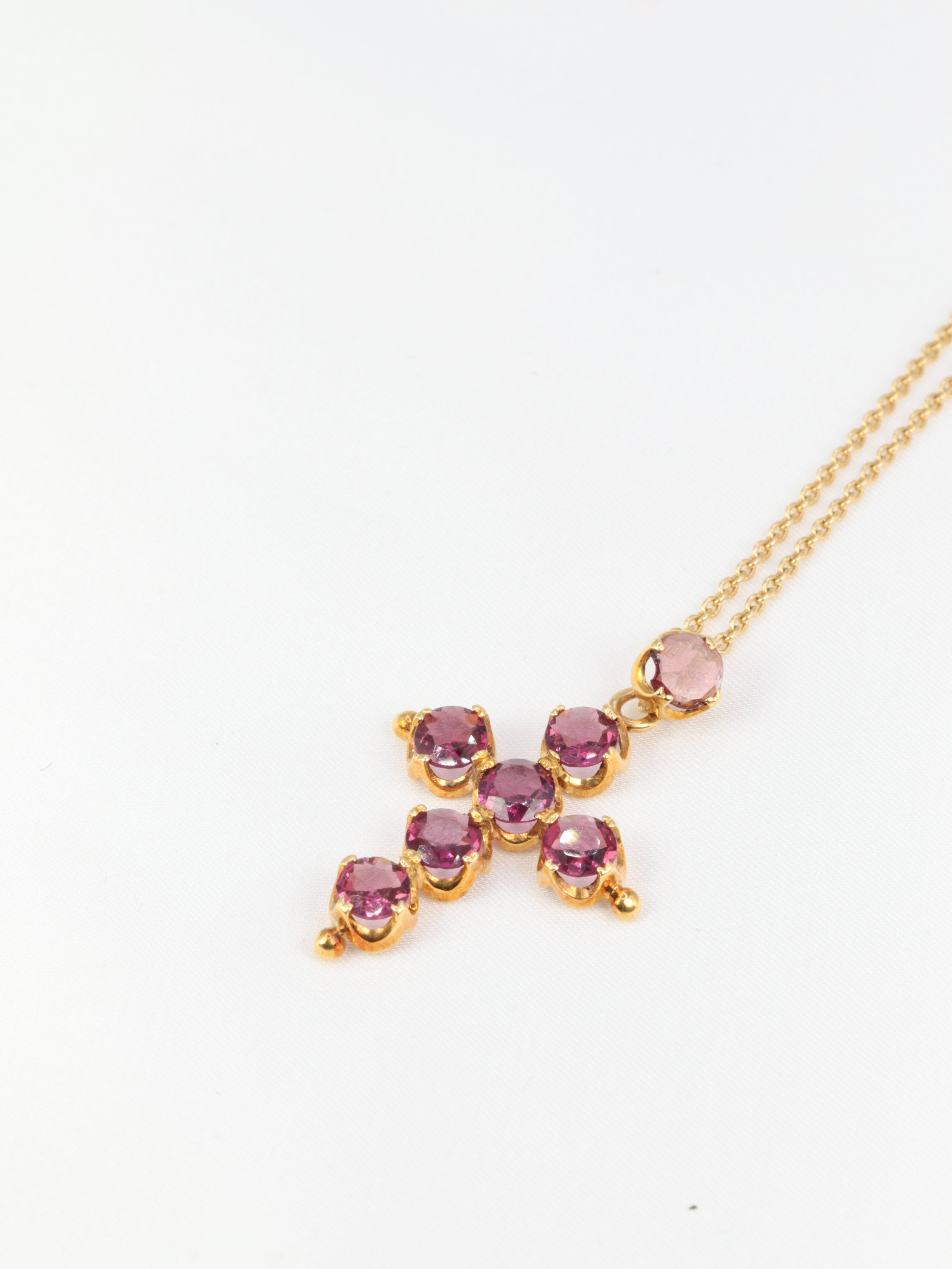 Antique cross pendant in gold and pink garnets, late 19th century