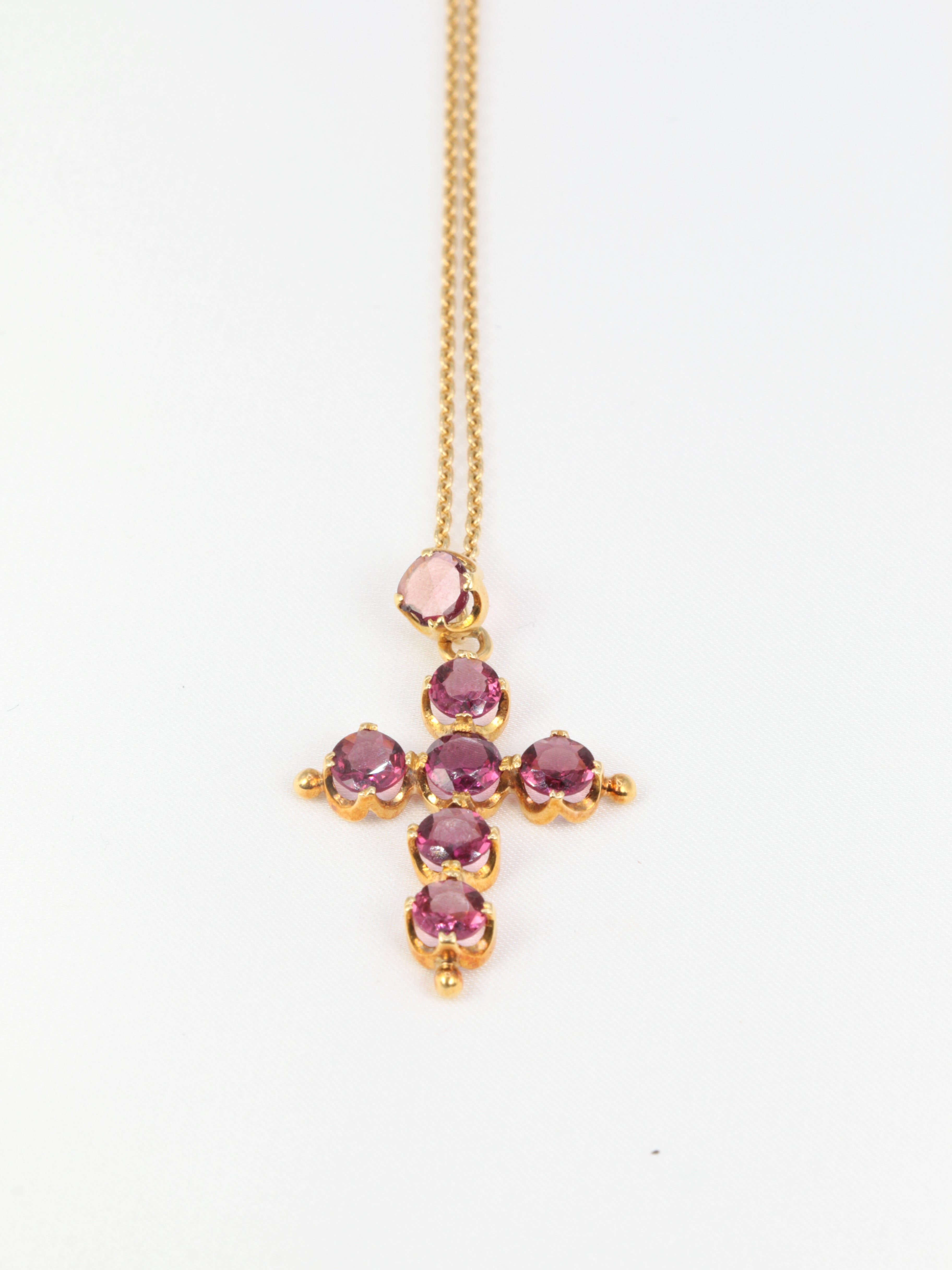 Antique cross pendant in gold and pink garnets, late 19th century