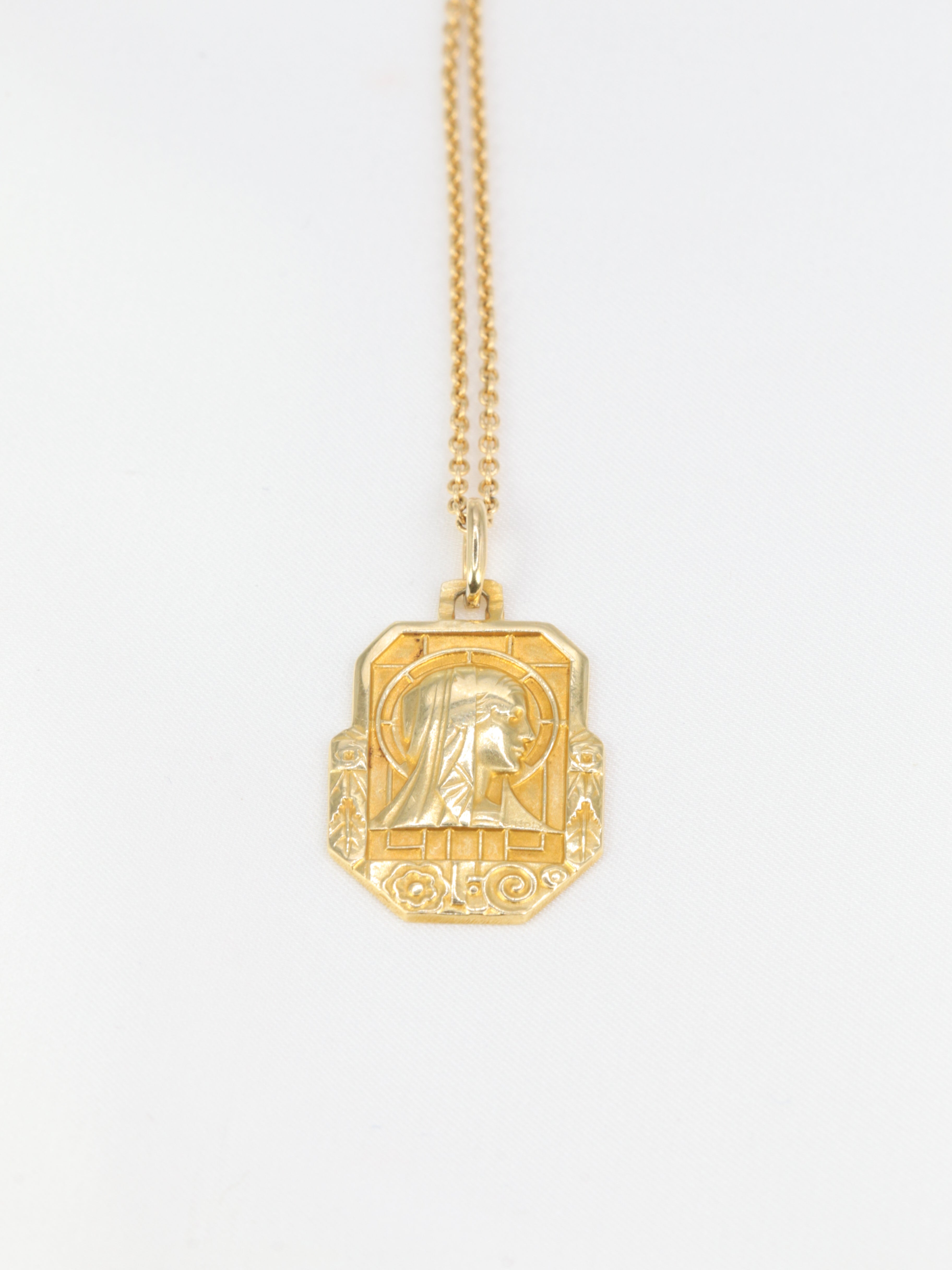 Art-Deco J.Holy Gold Medal depicting the Virgin, circa 1925