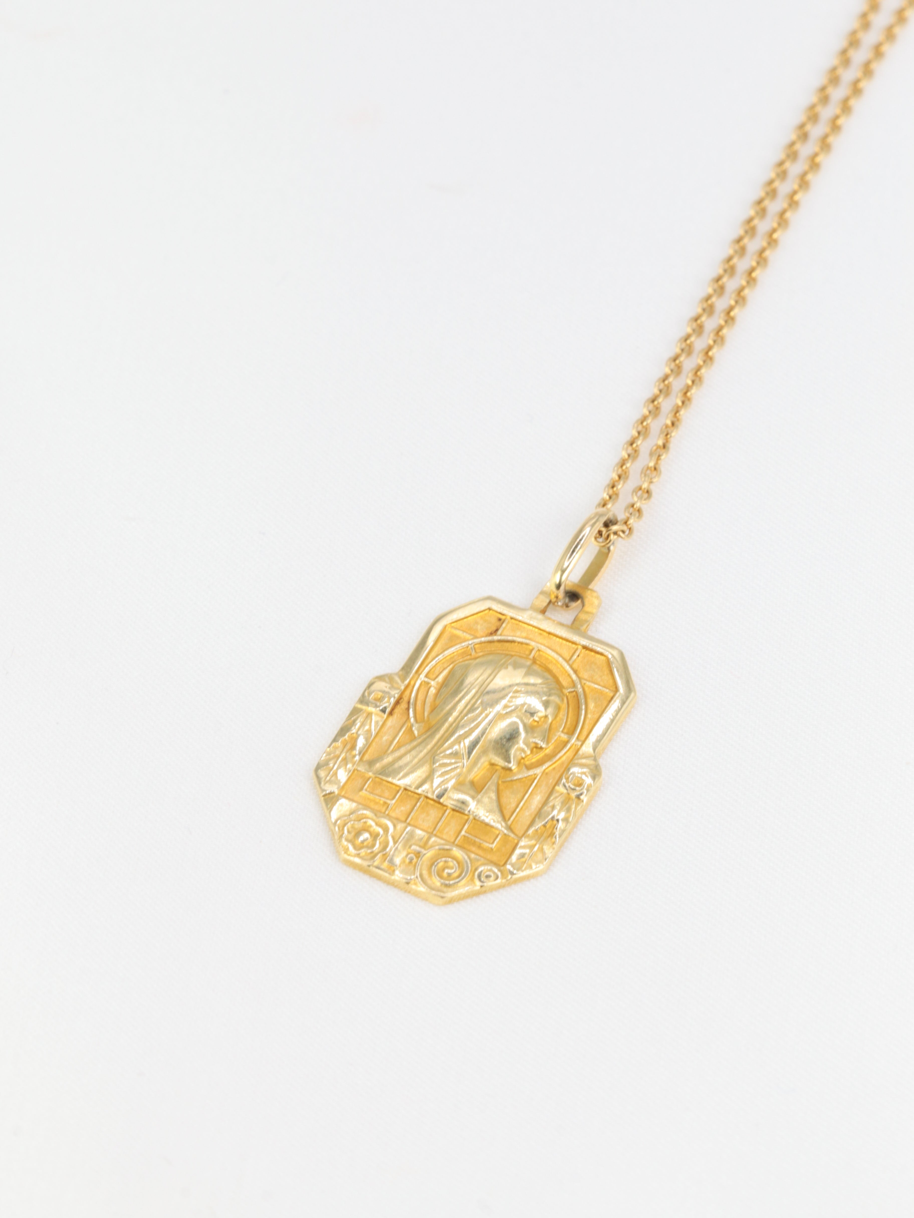 Art-Deco J.Holy Gold Medal depicting the Virgin, circa 1925