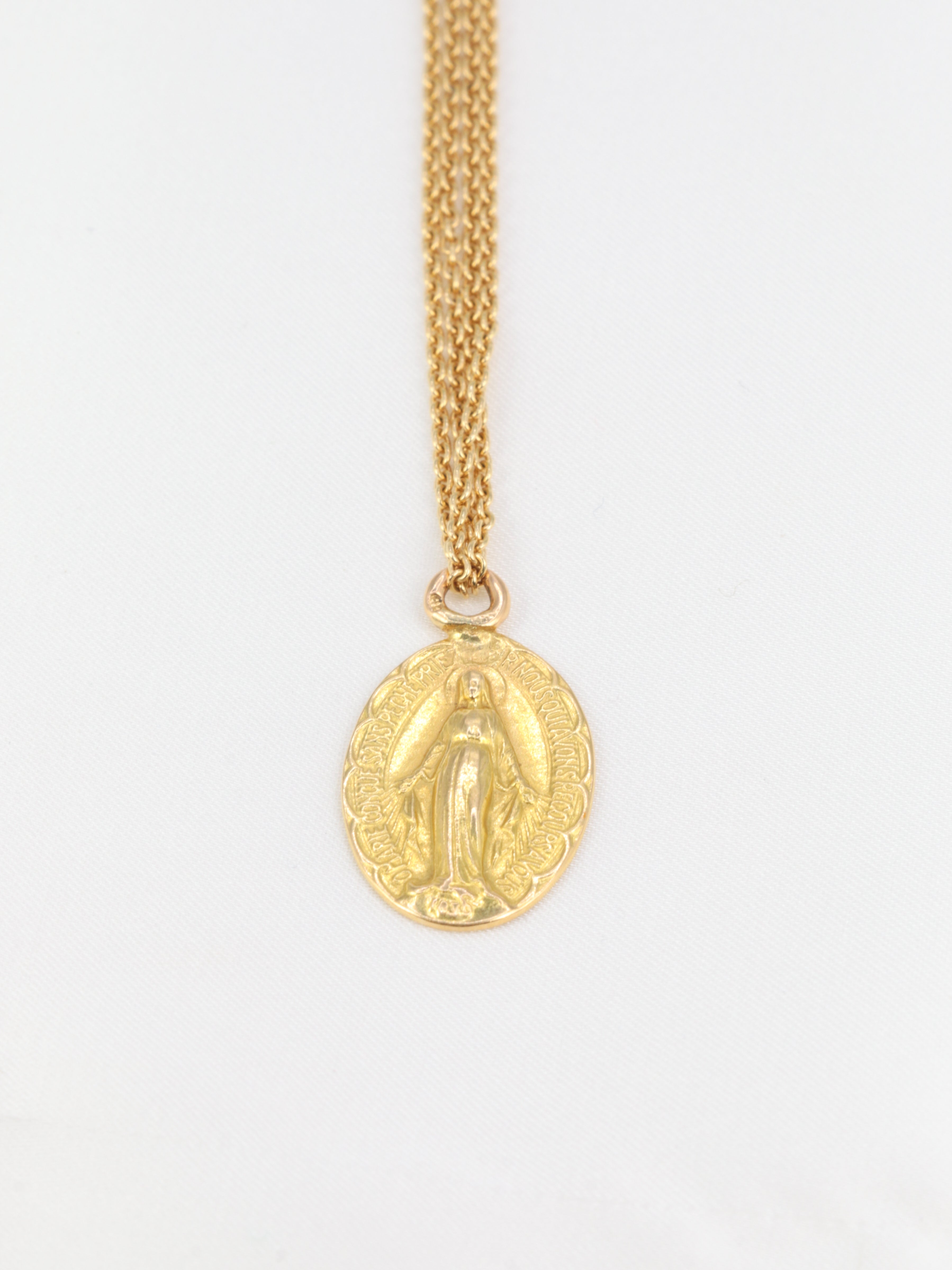 1930 medal depicting a miraculous virgin in gold