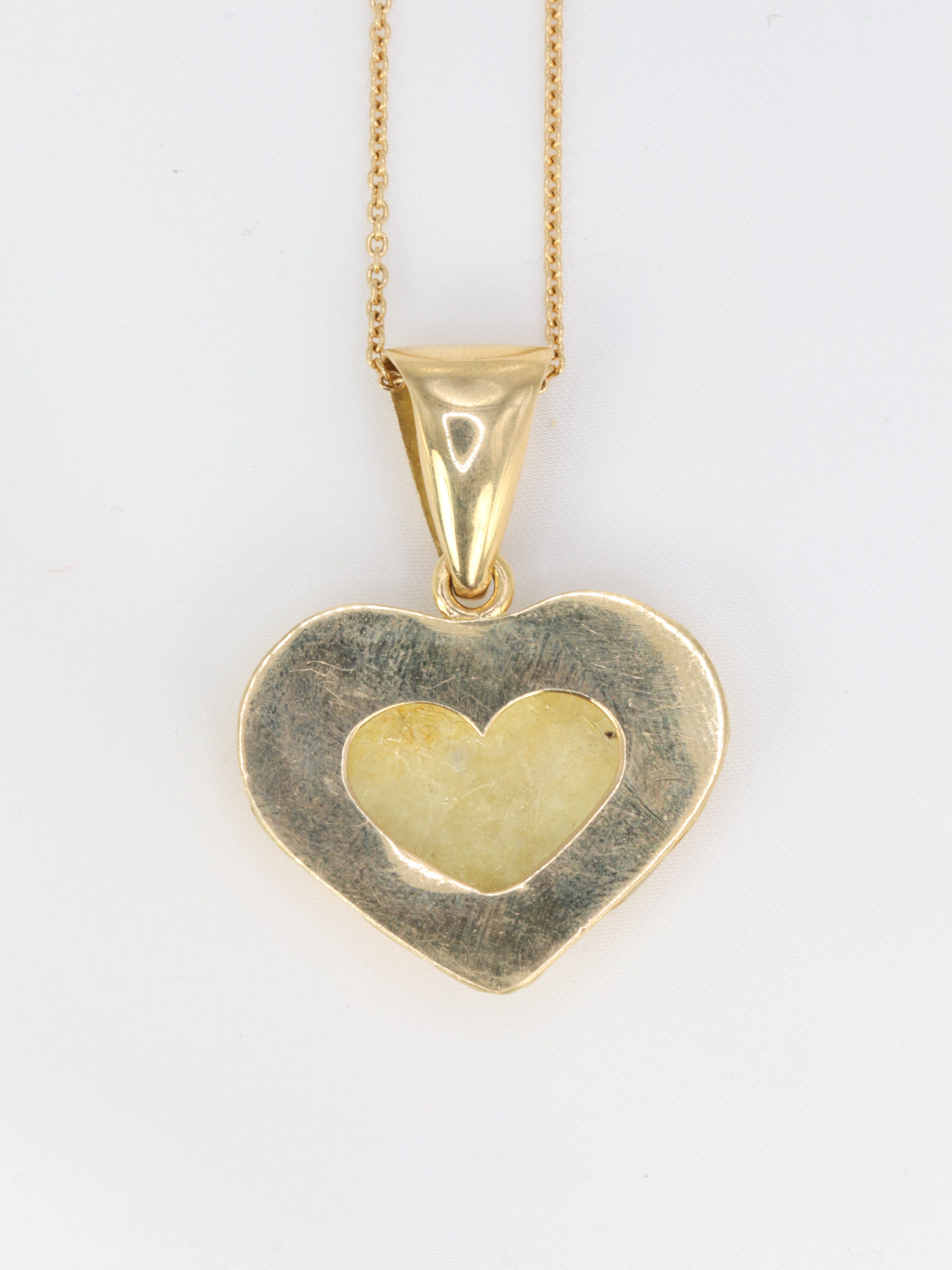 Vintage heart pendant in yellow gold