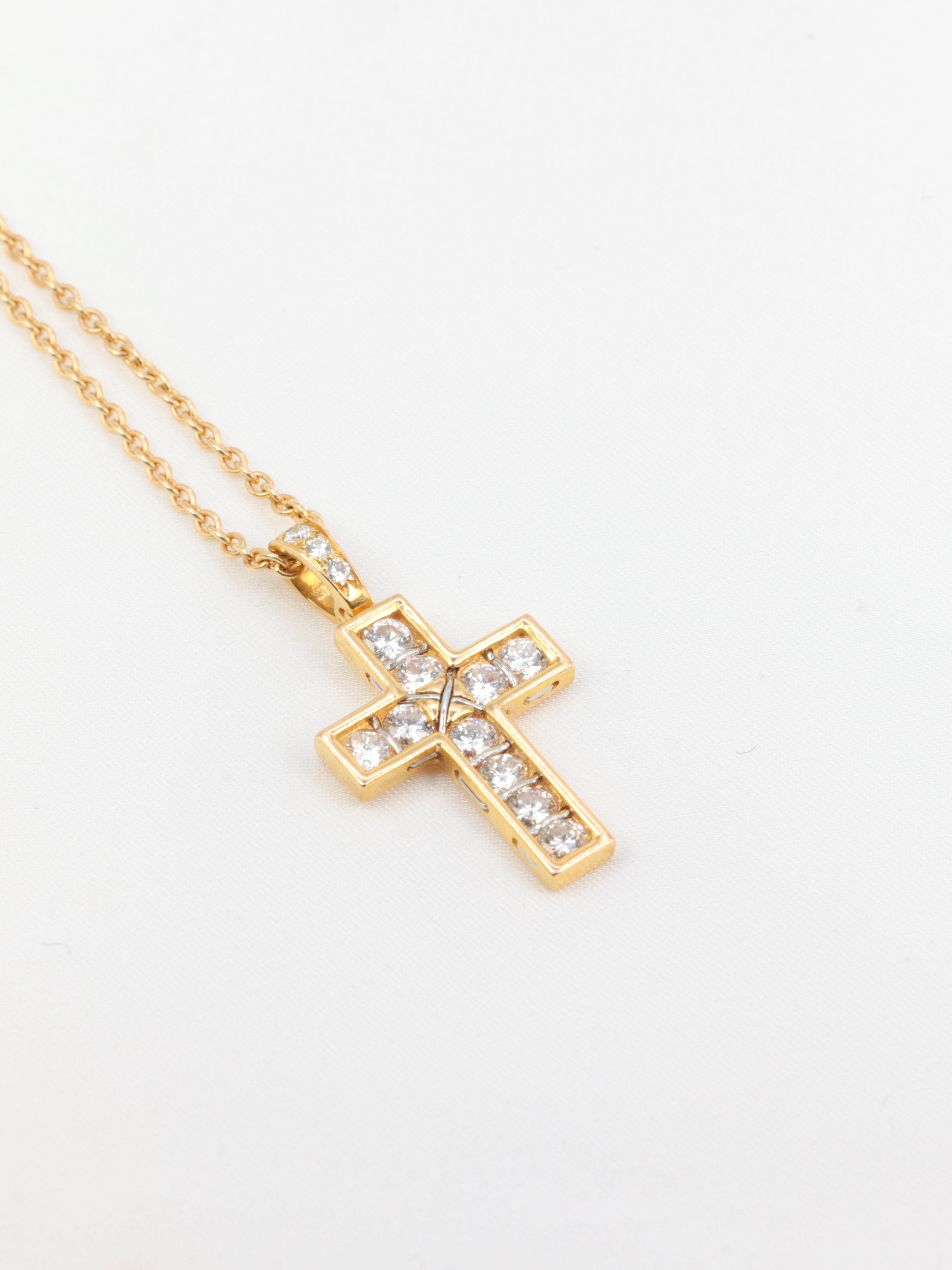 Vintage Cartier cross pendant in gold and diamonds