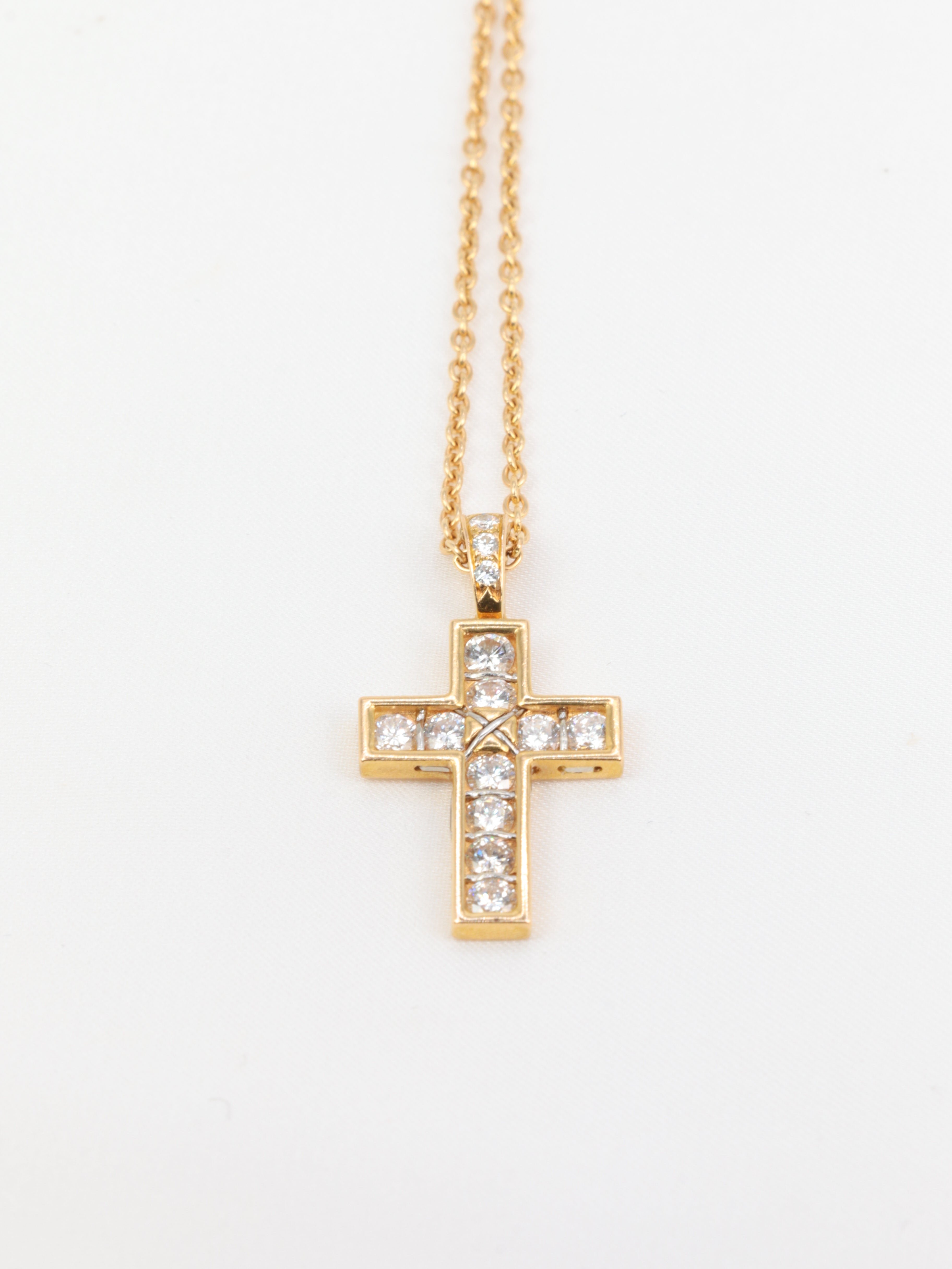 Vintage Cartier cross pendant in gold and diamonds