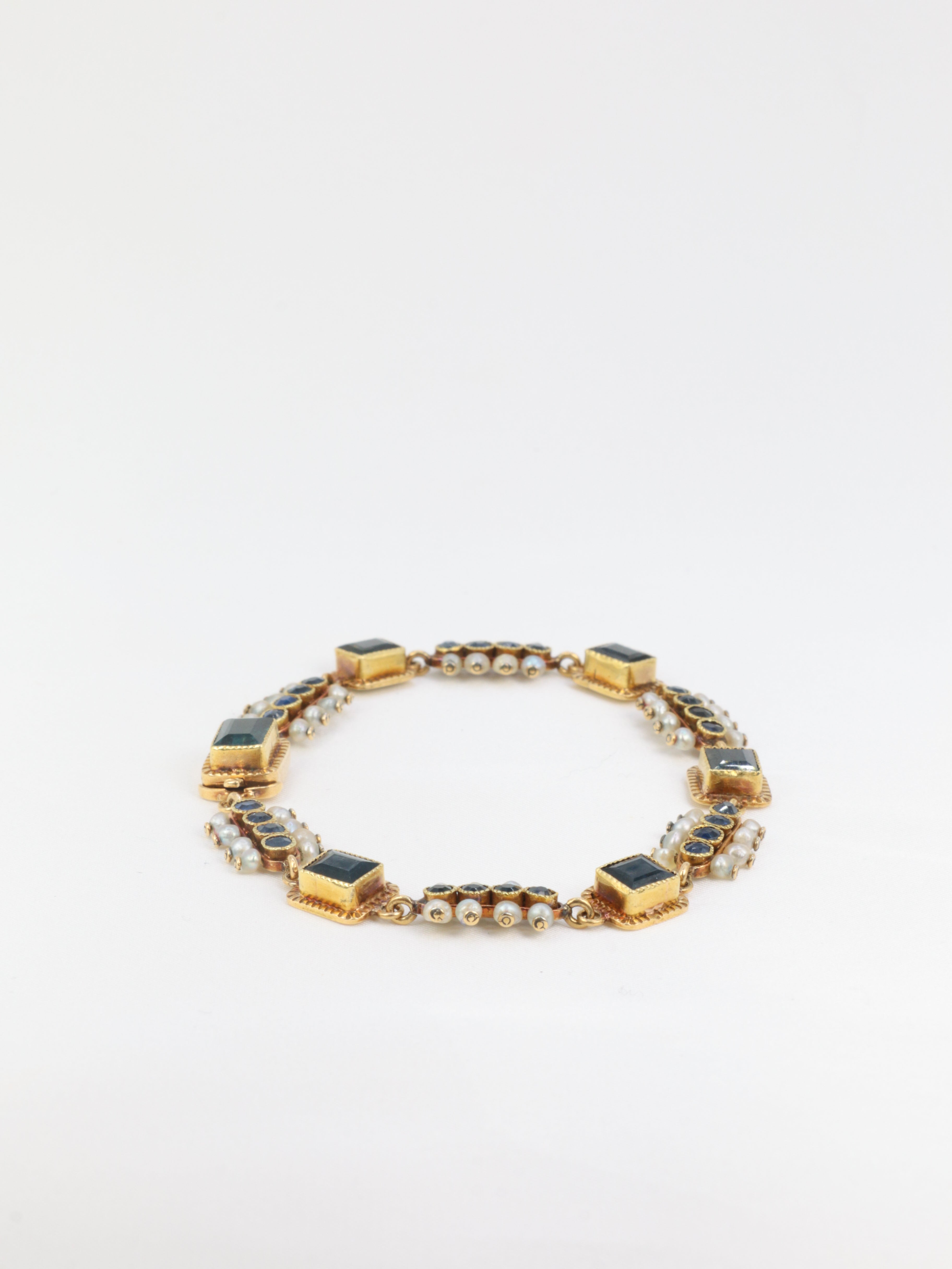 Old 19th century bracelet in gold, sapphires and fine pearls