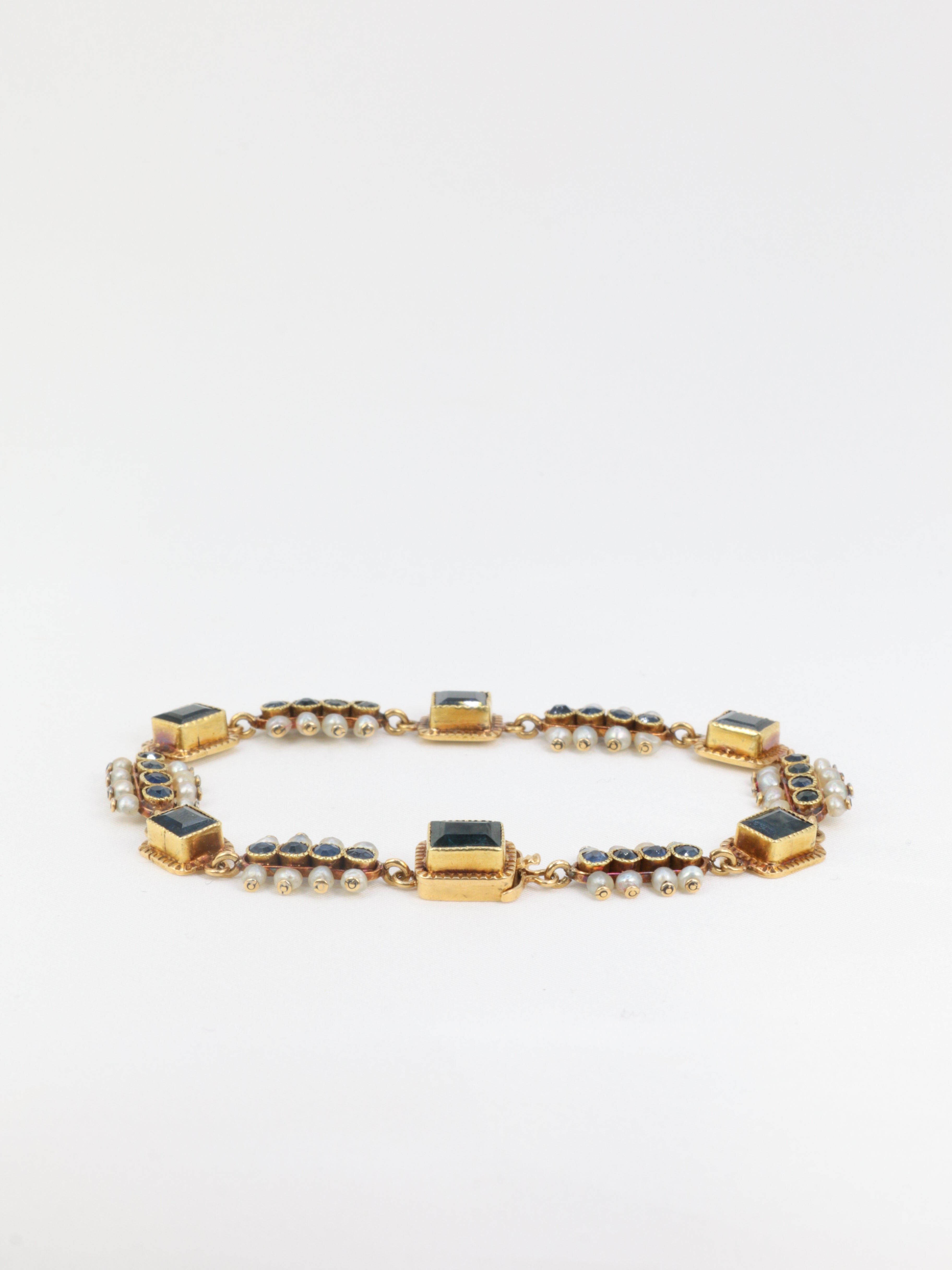 Old 19th century bracelet in gold, sapphires and fine pearls