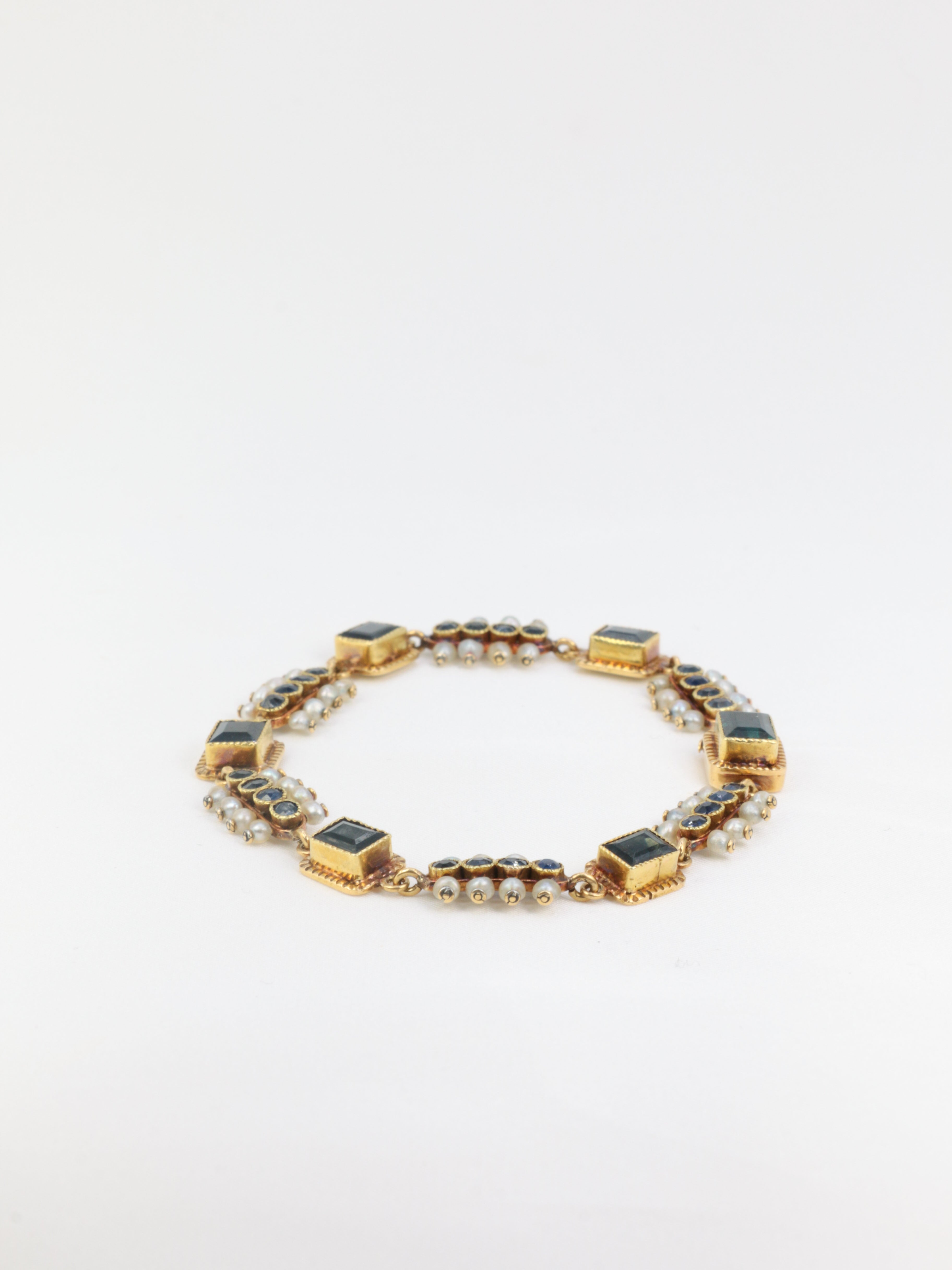 Old 19th century bracelet in gold, sapphires and fine pearls