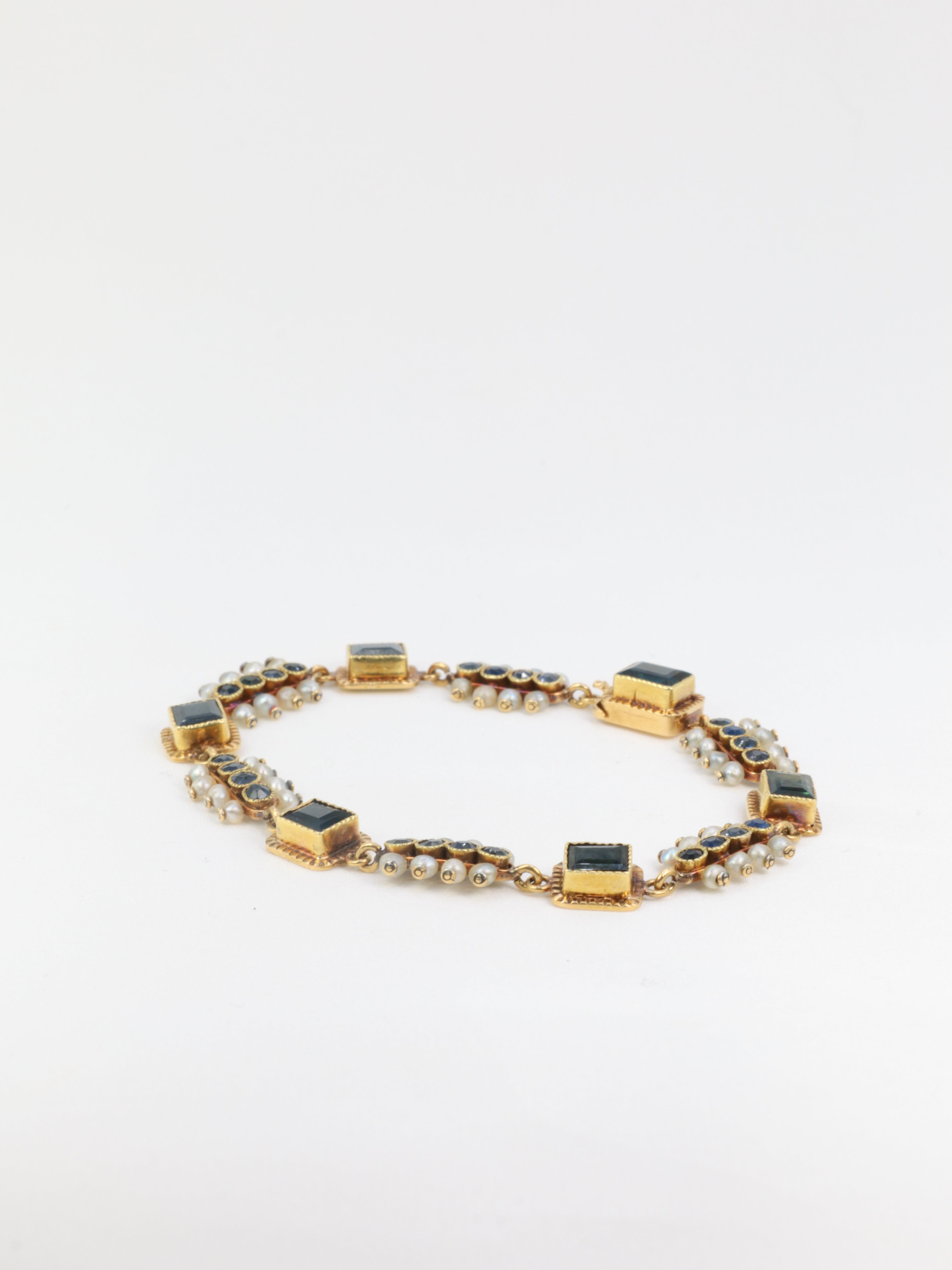 Old 19th century bracelet in gold, sapphires and fine pearls