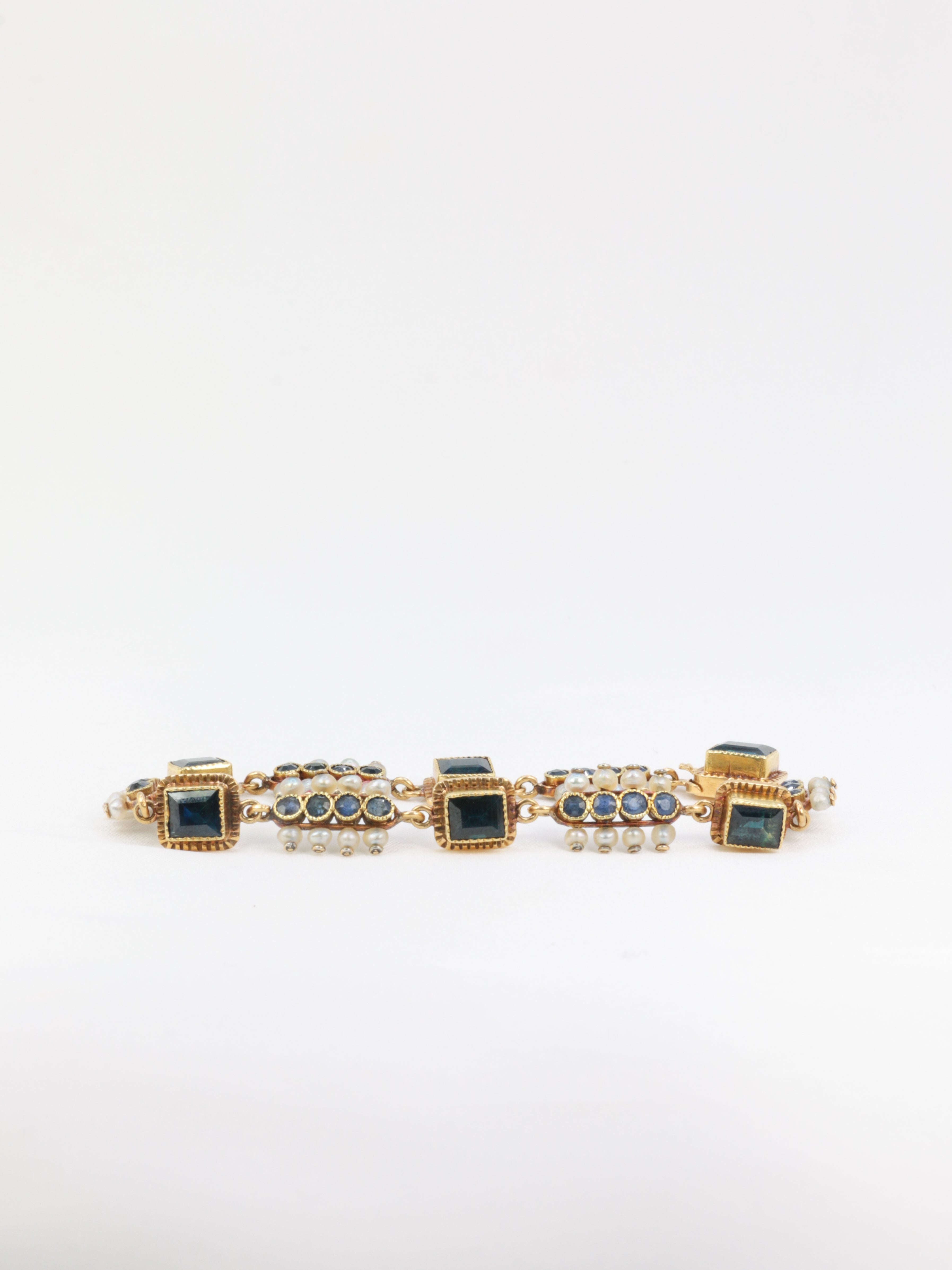 Old 19th century bracelet in gold, sapphires and fine pearls